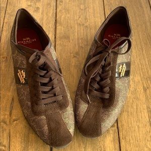 Chanel Ivy logo fashion sneakers